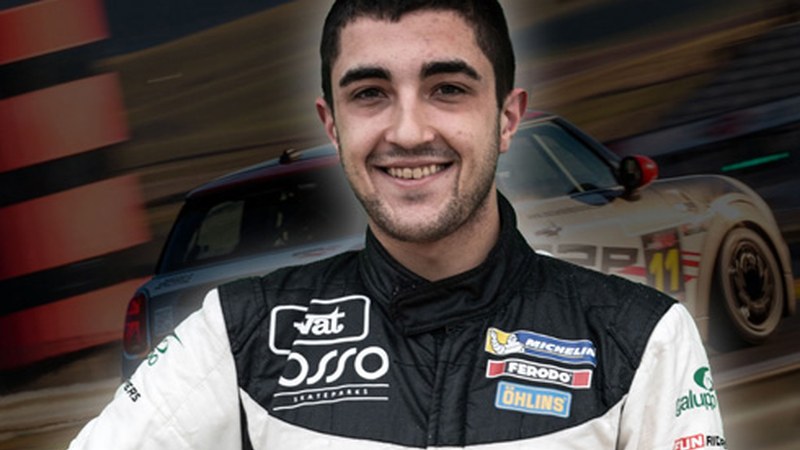 Escuderia Eibarkoek Ibon Artola piloto gaztearen lana saritu nahi dute biharko Coliseoko ekitaldian