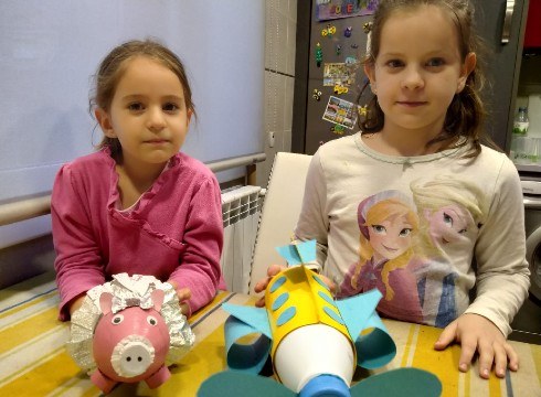 [Bideoa] Itsulapiko dotoreak egin dituzte Jonek eta Alaznek birziklatutako materialekin