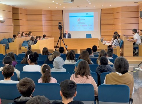 Eskola Agenda 2030eko ikasleek proposamenak aurkeztu dizkiote Osoko Bilkurari, hiri jasangarri bat eraikitze aldera