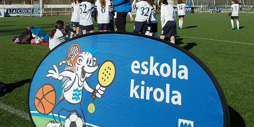 Eskola Kirolak Eibarren bizi duen egoera “kezkagarria” salatzeko mozioa aurkeztu du EH Bilduk