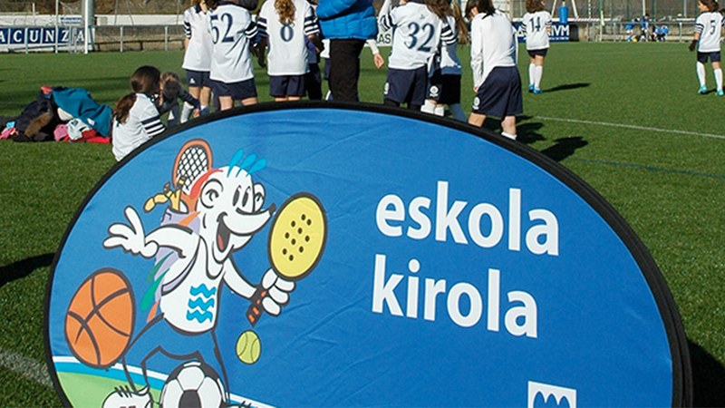 Eskola Kirolak Eibarren bizi duen egoera “kezkagarria” salatzeko mozioa aurkeztu du EH Bilduk