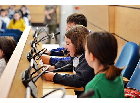 Eskolako Agenda 21 egitasmoko udalbatzarra egin dute ikasleek gaur goizean