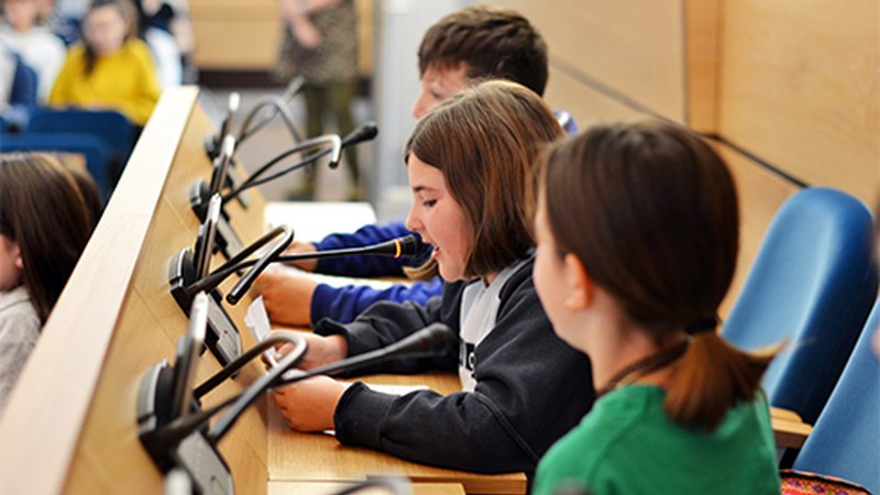 Eskolako Agenda 21 egitasmoko udalbatzarra egin dute ikasleek gaur goizean