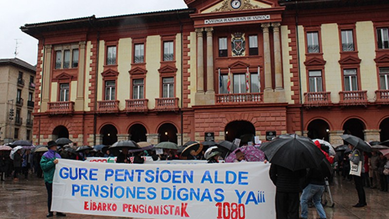 Eskualdeko 2.000 lagun bildu ziren zapatuan pentsio duin eta publikoen aldeko manifestazioan