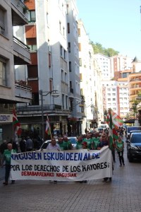 Eskualdeko pentsiodunek nagusien oinarrizko eskubideak bete daitezela eskatu dute manifestazioan