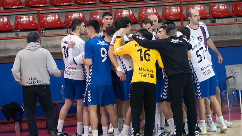 Eskubaloi arratsalde zirraragarria biziko da bihar Ipurua kiroldegian