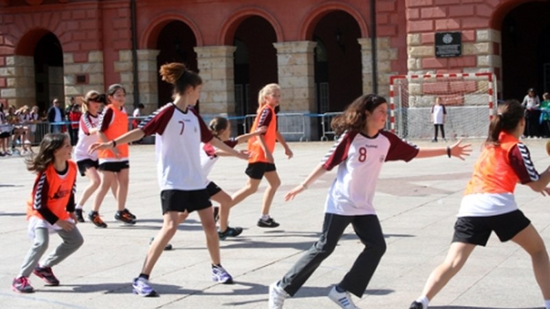 Eskubaloia Untzagara atera dute asteburuan