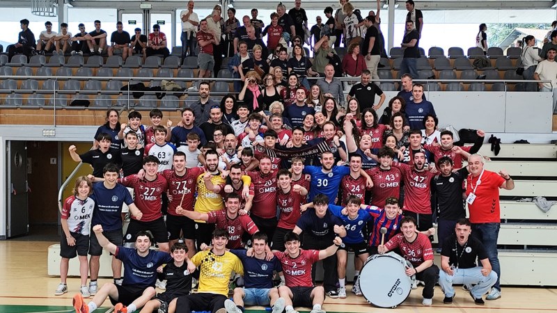 Eskubaloiko bigarren taldeak Euskal Ligara igota borobildu zuen asteburua