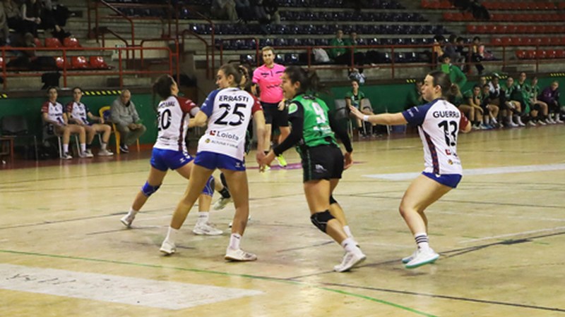 Eskubaloiko derbia izango da etzi Ipuruan Zilarrezko Mailako partiduan