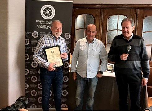 Espainiako Argazkilaritza Konfederazioaren Maisu titulua jaso du Juan Antonio Palaciosek