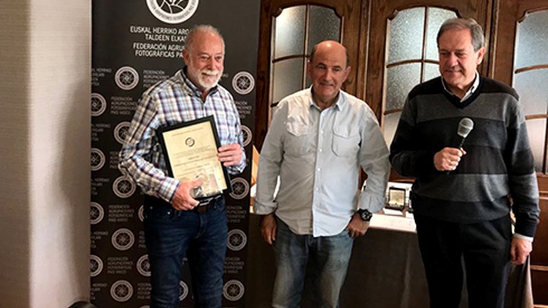Espainiako Argazkilaritza Konfederazioaren Maisu titulua jaso du Juan Antonio Palaciosek