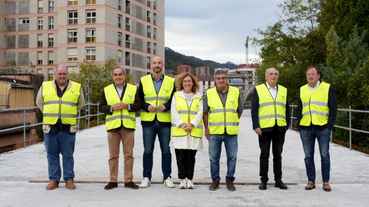 Estaziño-Azitain artean trenbidea estaltzeko lanak bertatik bertara ikusten ibili dira arduradunak Estaziño-Azitain artean trenbidea estaltzeko lanak bertatik bertara ikusten ibili dira arduradunak