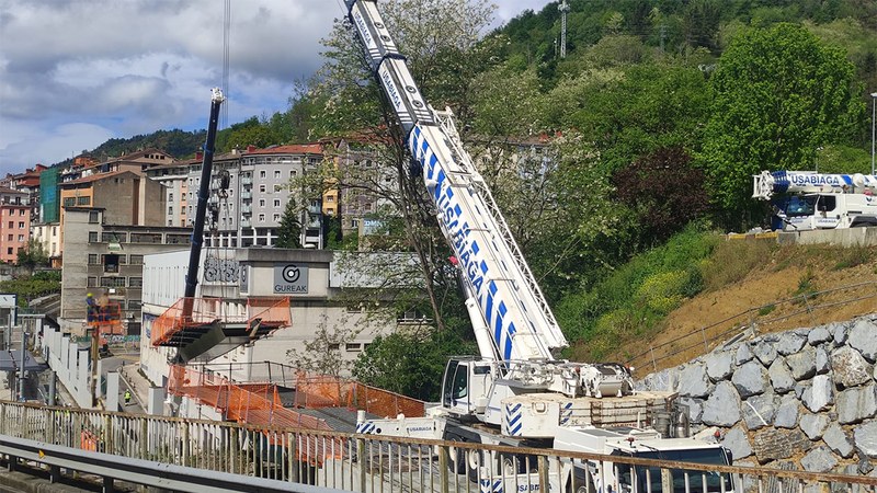Estaziño-Azitain pasealekua eraikitzeko lanek oinezko eta gidari askoren arreta erakarri dute asteburuan