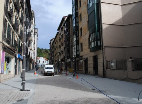 Estaziño kalea bihar zabalduko dute