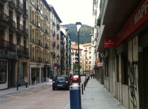 Estaziño kalea zabaldu dute