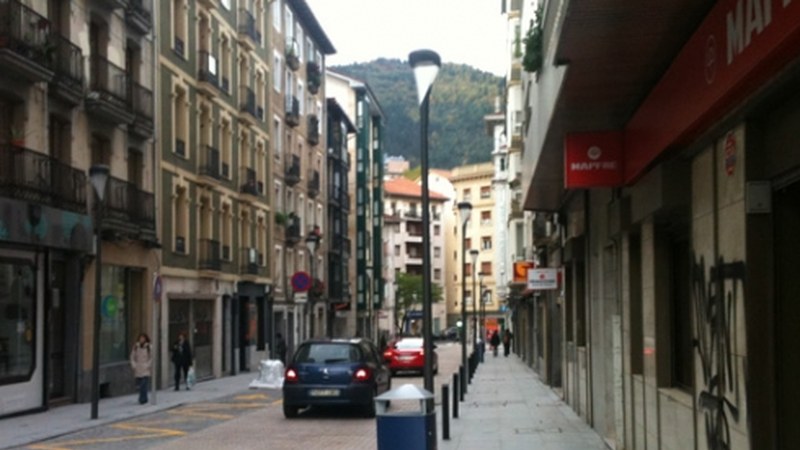 Estaziño kalea zabaldu dute