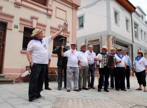 Estaziño kalekoek bota dute Sanjuanetako lehen txupinazoa