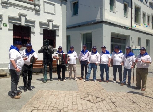 Estaziño kalekoek bota dute txupinazoa