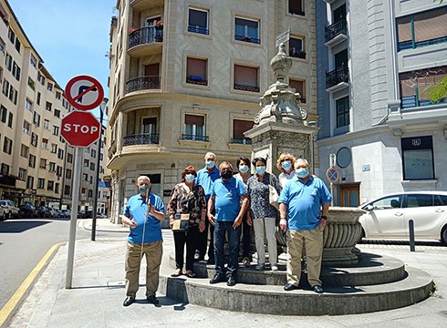 Estaziño kalekoek urteroko ohiturari eutsi eta bota dute txupinazoa