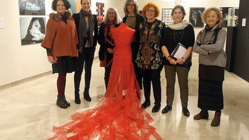 Esther Galarzaren lanak ikus daitezke Okendo Kultur Etxeko “Salerosiak, esklabotasunera bidaiak” erakusketa kolektiboan