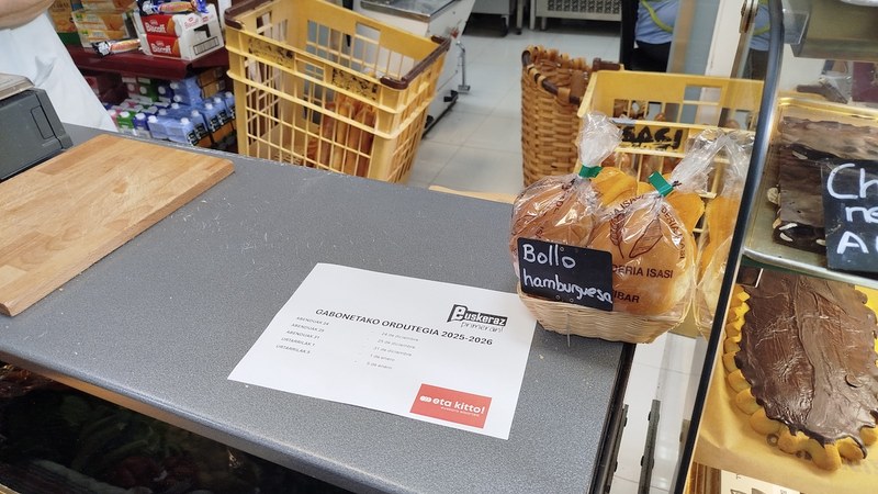 …eta kitto! Euskara Elkarteak 'Euskeraz Primeran!' merkataritzan eta ostalaritzan euskara sustatzeko material berria banatu du