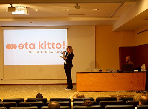 ...eta kitto! Euskara Elkartearen irudi berria eta astekariaren itxura aldaketa aurkeztu ditugu