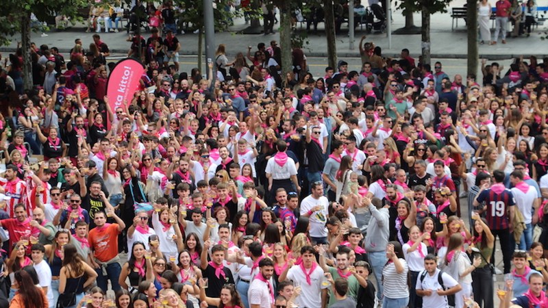 ...eta kitto! Jaia heldu da!