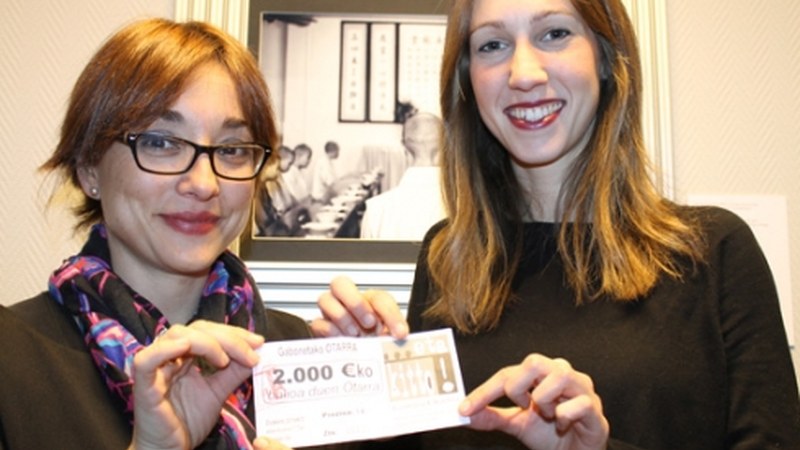 ...eta kitto!-ren otarraren irabazleak jaso du saria