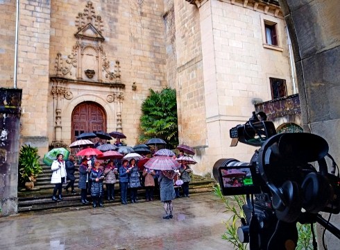 ETB1eko "Gure Kasa" saiorako Eibarren grabatu dutena datorren astelehenean emitituko dute