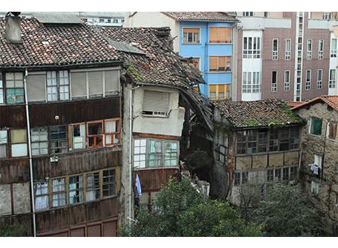 Arragueta kaleko 15. zenbakia erori da