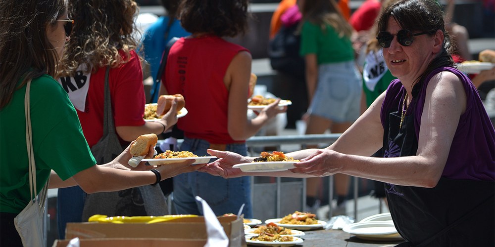 Etxera Egunean txosnagunean egingo den bazkarirako txartelak salgai daude