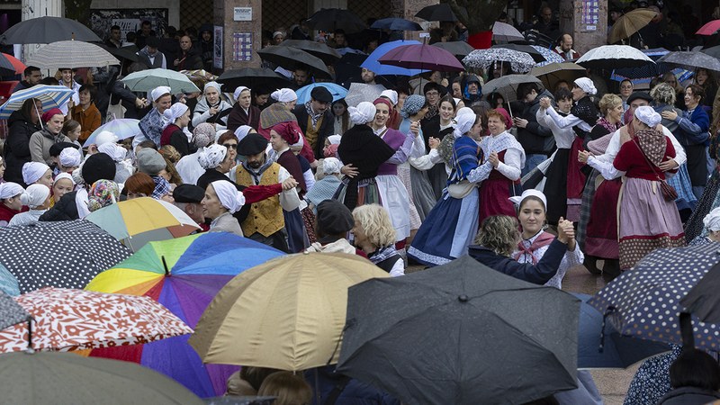 Euri-zaparrada artean ospatu dugu aurten San Andres eguna