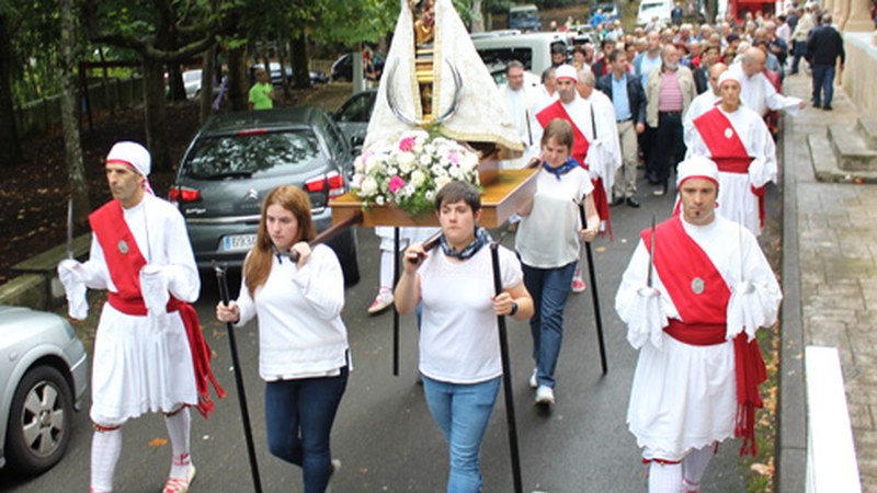 Euria ekarri zigun Arrateko Amak bere egunean