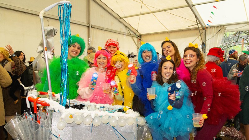 Euriari irri eginez, kolorez blai ospatu genuen Aratoste Zapatua