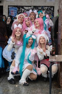 Euriari irri eginez, kolorez blai ospatu genuen Aratoste Zapatua