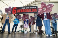 Euriari irri eginez, kolorez blai ospatu genuen Aratoste Zapatua