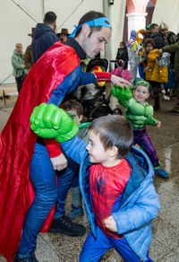 Euriari irri eginez, kolorez blai ospatu genuen Aratoste Zapatua