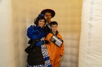 Euriari irri eginez, kolorez blai ospatu genuen Aratoste Zapatua