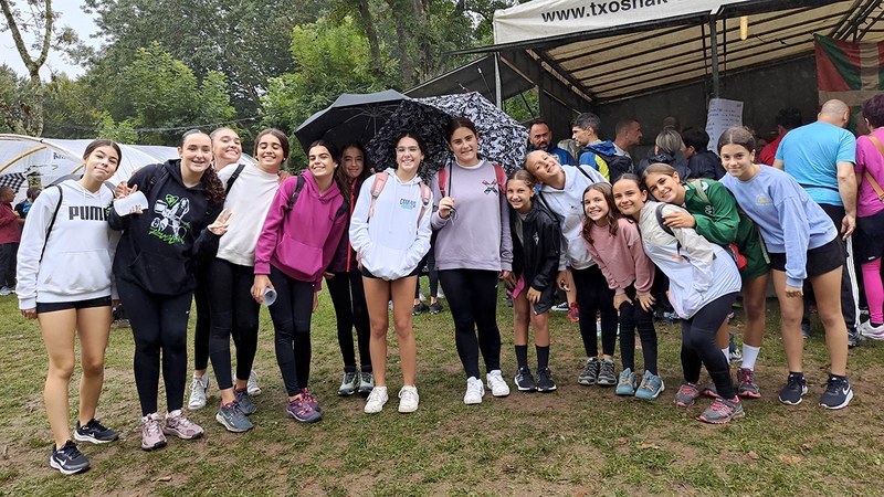 Euripean, baina umoretsu ospatu dugu Arrateko Amaren eguna