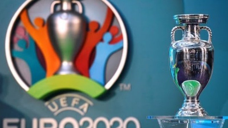 Eurokopa 2021era arte atzeratu egin dute