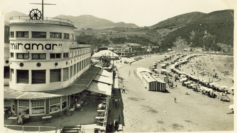 Euskadiko turismoaren historiari errepasoa eman dio Jesus Gutierrez historialariak