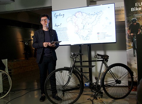 Euskadiko Zikloturismo Estrategia eta ibilbide berriak aurkeztu dituzte gaur goizean Armagintzaren Museoan