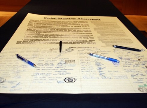 Euskal Dantzaren Adierazpena sinatu da