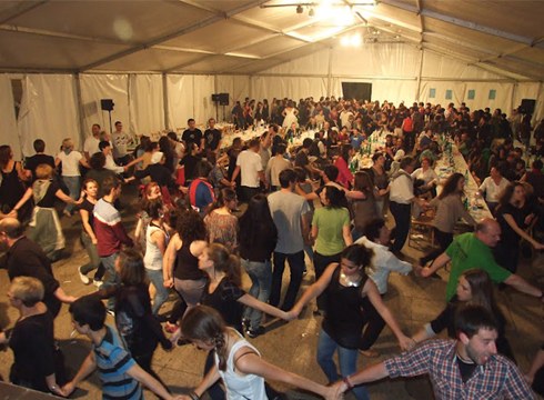 Euskal Jaiko kantu-afarirako eta herri-bazkarirako txartelak salgai