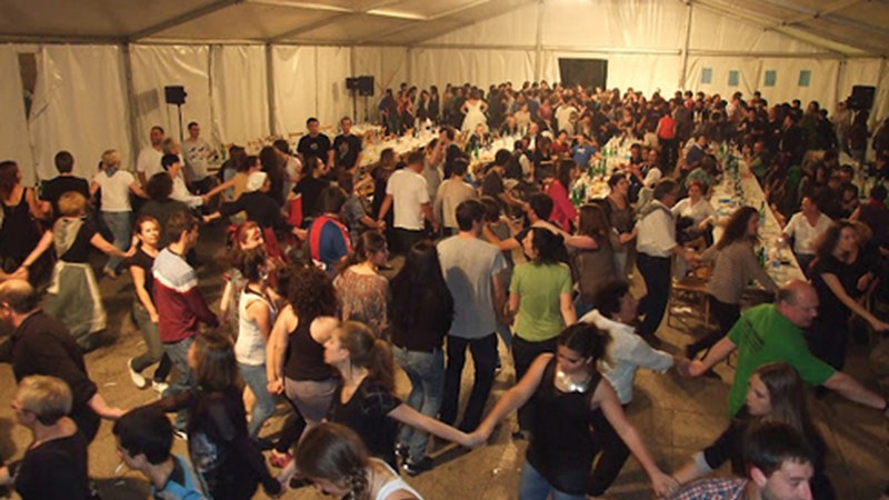 Euskal Jaiko kantu-afarirako eta herri-bazkarirako txartelak salgai