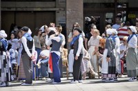 Euskal Jaiko dantza jaialdi ikusgarria hartu zuen atzo eguerdian Untzagak