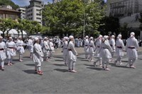 Euskal Jaiko dantza jaialdi ikusgarria hartu zuen atzo eguerdian Untzagak
