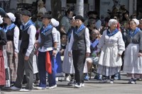 Euskal Jaiko dantza jaialdi ikusgarria hartu zuen atzo eguerdian Untzagak