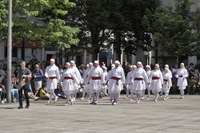 Euskal Jaiko dantza jaialdi ikusgarria hartu zuen atzo eguerdian Untzagak