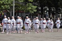 Euskal Jaiko dantza jaialdi ikusgarria hartu zuen atzo eguerdian Untzagak